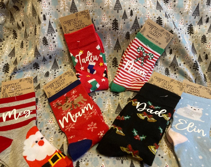 Sannau Nadolig wedi personaleiddio maint 4-7/ Personalised Christmas Socks size 4-7(adult)/ Sannau Mam Sannau Nain. Sannau i’r teulu i gyd