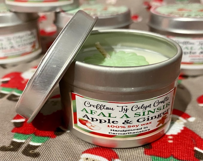 Cannwyll 'Afal a sinsir' mewn tin wedi eu neud a llaw yma un Tŷ Celyn/'Apple & Ginger' handpoured candles in a tin