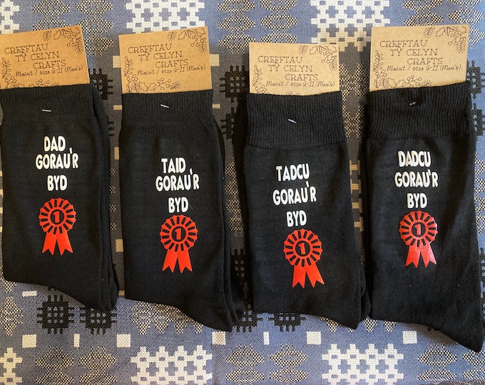 Sannau Dad gorau’r byd neu Taid / Dadcu gorau’r byd . Best Dad in the World socks. Anrheg Sul y Tadau