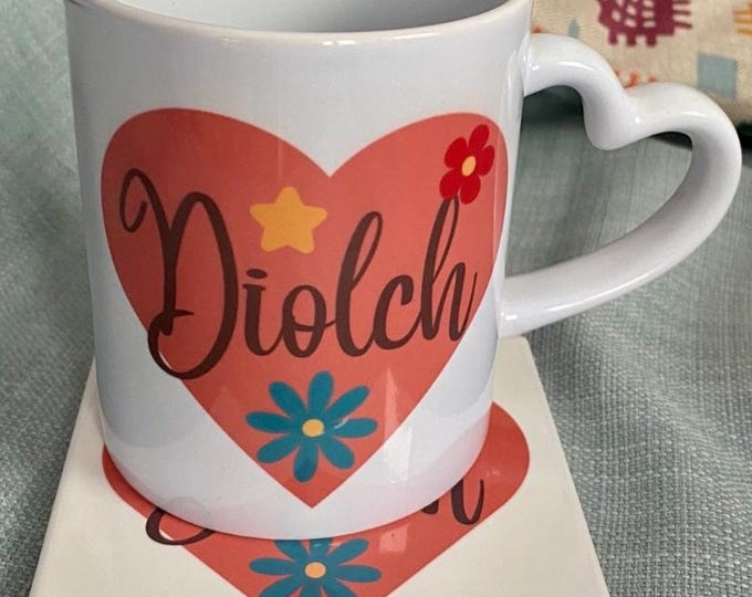 Myg handlen Calon a coaster seramig 'Diolch ' /Welsh'Thanks'  Heart handle Mug & Coaster set