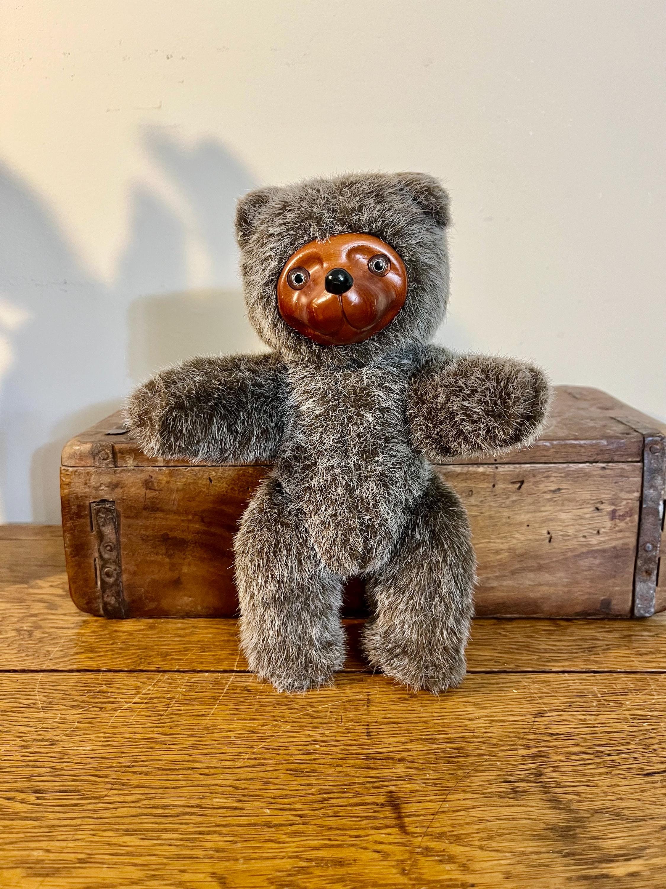 熊木彫りテディベアRobert raikes bears木製海外作家レイクスベア Robert Raikes Bently Carved Wood Face Bear. For Sale at Ruby Lane