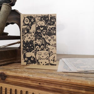 Carte tas de chats illustration linogravure
