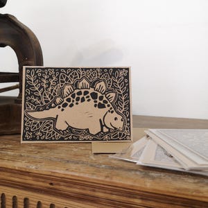 Carte dinosaure linogravure
