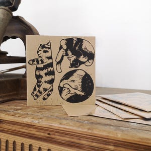 Carte trois chats linogravure
