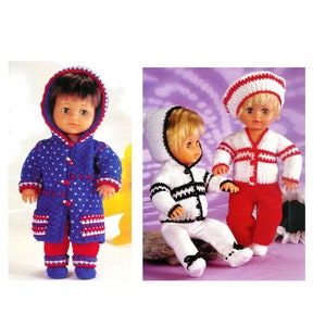 Puede incluir: Dos conjuntos de punto para muñecas. El primer conjunto es azul con lunares blancos y ribetes rojos. El segundo conjunto es blanco con rayas negras y ribetes rojos. Ambos conjuntos tienen sombreros a juego.