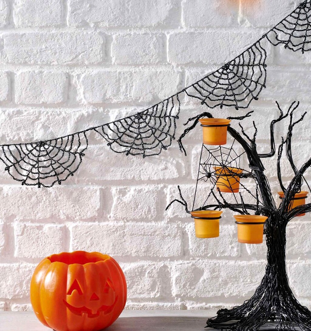Decorazione Strega Schiantata Contro L'Albero 134cm Viola - Per Esterno Halloween - HOIIOH