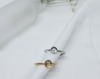 White Flower Resin Ring | dainty minimal simple ring white forget me not flower in resin stainless steel 18k gold plated adjustable size