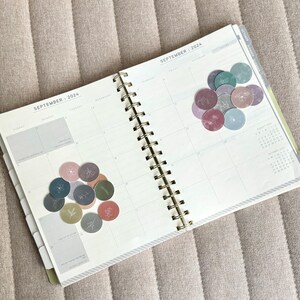 Stickers croquis floraux | Découpe botanique ronde d'un pouce pour bullet journal, agenda, scrapbooking, croquis dessinés à la main aquarelle