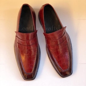 Handmade Men&#39;s Genuine Burgundy Alligator Texture Leather Loafers Men&#39;s Luxury Leather Formal Slip On Moccasin Loafers Men&#39;s Leather Shoes