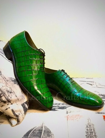 Green 2025 crocodile shoes