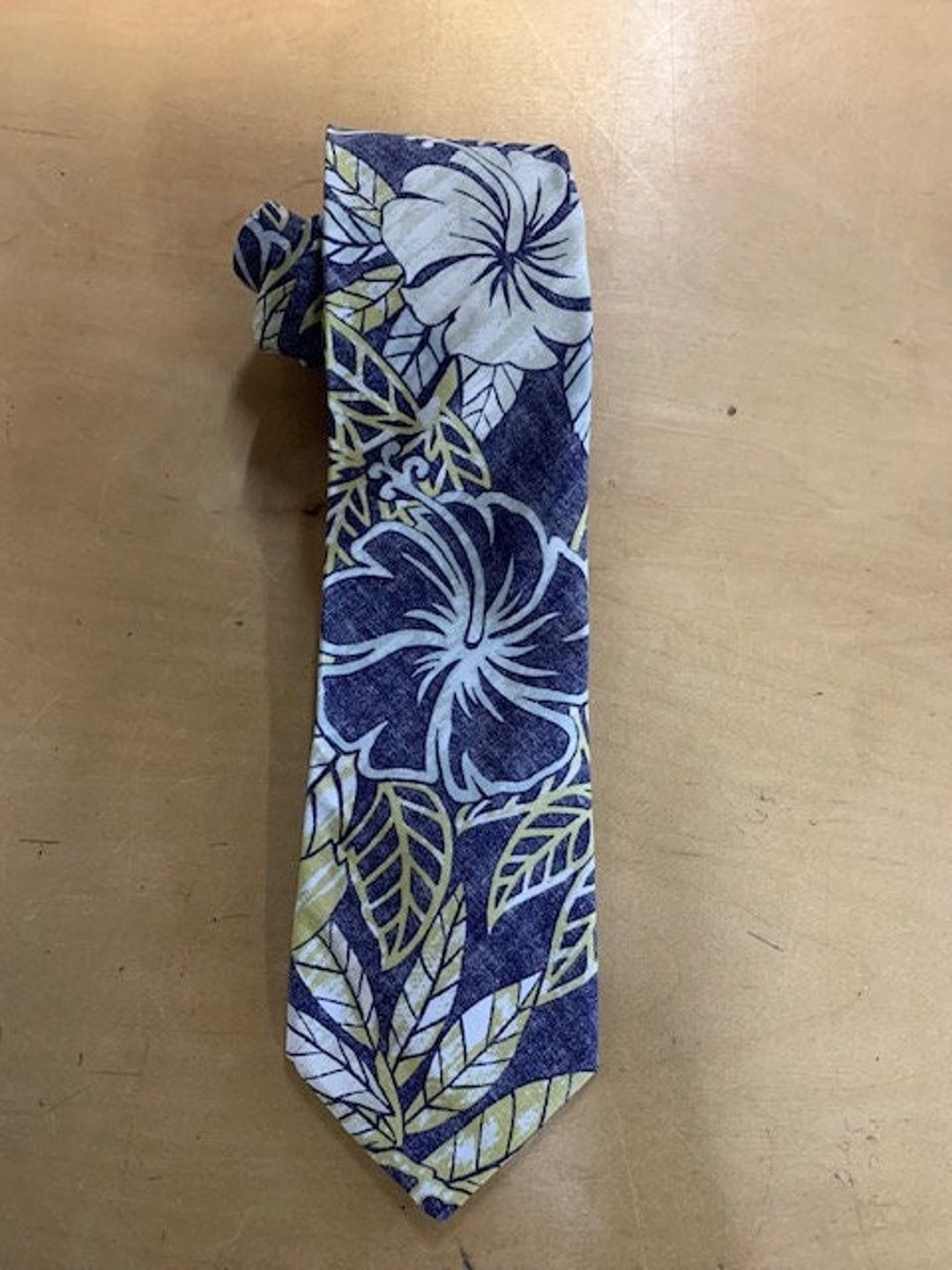 Hawaiian Neck Tie Made in Hawaii Necktie Handmade Honolulu Holiday Neck