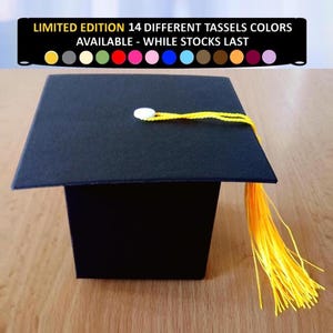 Caja de regalo con forma de birrete de graduación con 14 colores de borlas diferentes disponibles, cajas de regalo para fiestas con birrete de graduación de cartón negro 3D con borla