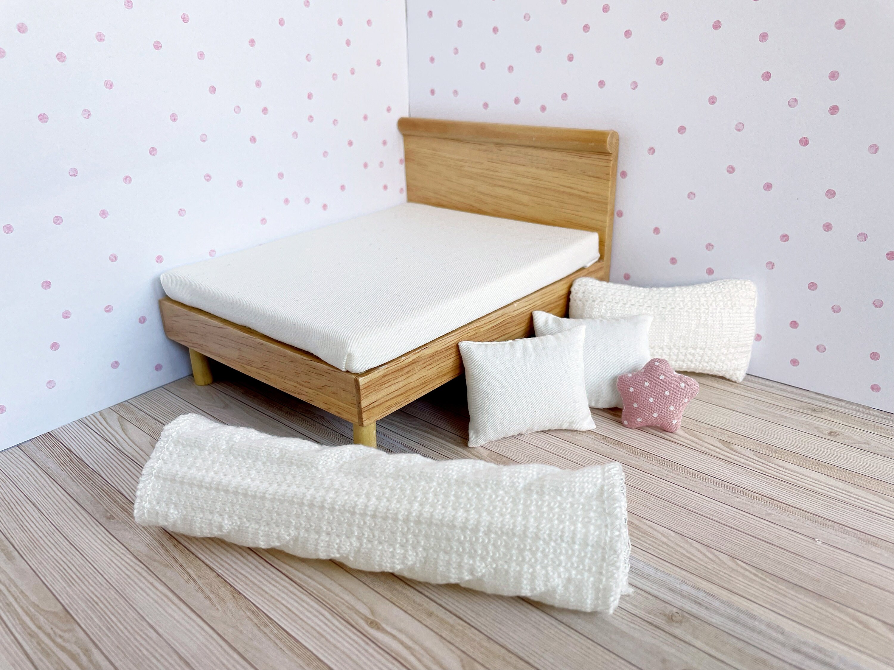 Un lit de poupée en bois - Marie Claire