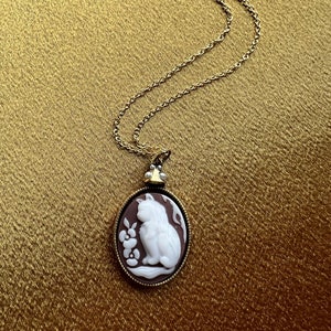 Cat Cameo Gold Necklace zdjęcie 3