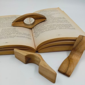 Wooden bookmark/Page Holder/Book accessory/Christmas present/Finger ring page holder/Wooden Page Holder/Bookmark Holder/Thumb Book Holde