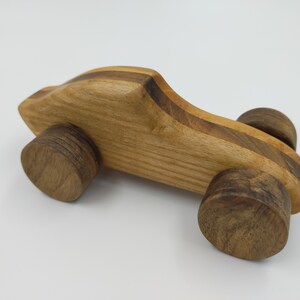 木製おもちゃの車/子供用木製おもちゃ/ウォルドルフおもちゃ/エコロジカルおもちゃ/モンテッソーリおもちゃ/手作り/オーガニックおもちゃ/おもちゃの車/パーソナライズされた車/赤ちゃんのおもちゃ
