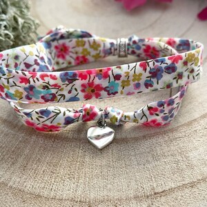 Pulsera de tela con doble vuelta y dijes de Liberty of London Elige tus dijes: estrellas, corazones, iniciales, trébol de cuatro hojas de la buena suerte