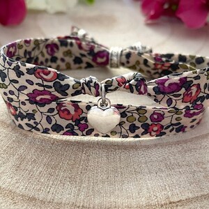 Pulsera de tela con doble vuelta y dijes de Liberty of London Elige tus dijes: estrellas, corazones, iniciales, trébol de cuatro hojas de la buena suerte