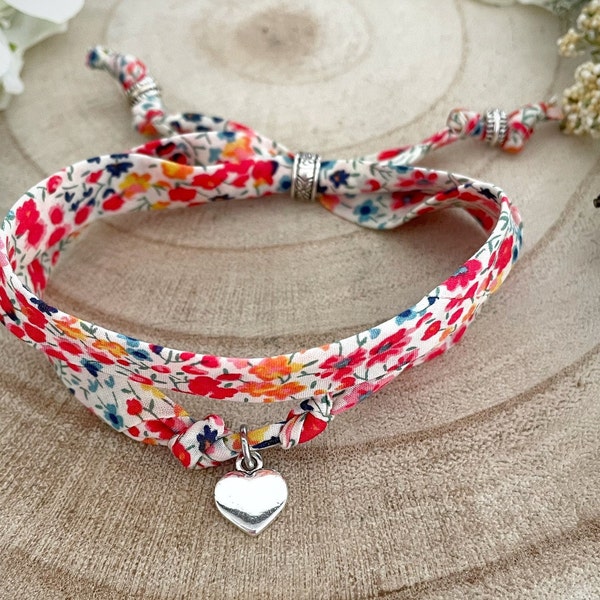 Liberty of London stoffen bedelarmband met dubbele draai Kies uw bedels: sterren, harten, initialen, veel geluk klavertje vier