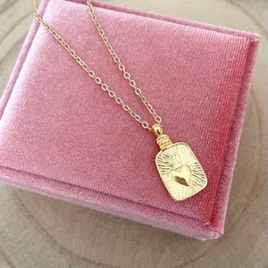 Pingente retangular banhado a ouro 24k Ex-Voto Coração/Talismã Sagrado Coração e corrente de cabo banhada a ouro 18k