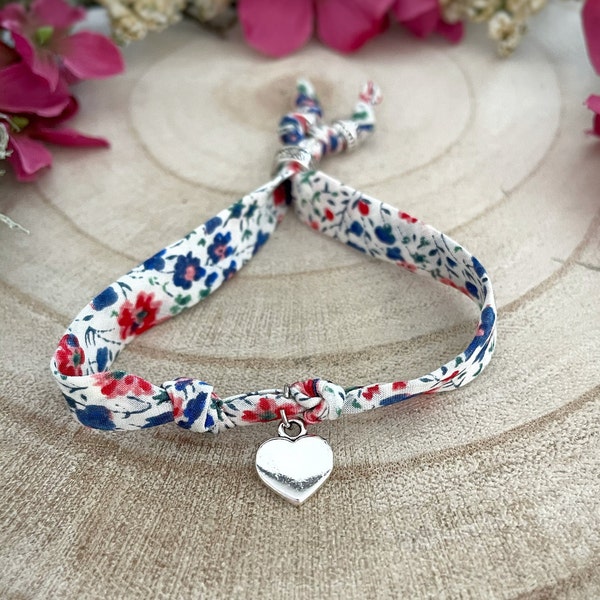 Bracelet Liberty of London simple tour en tissu avec breloques, Choisissez vos breloques : Étoiles, Cœurs, Initiales