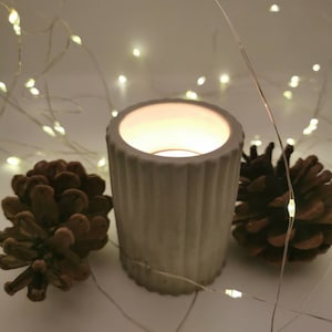 Geriffelter Teelichthalter; candleholder; Teelichthalter; Kerzenständer; Kerzenhalter