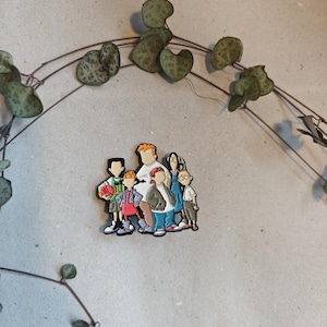 Könnte beinhalten: Ein Set aus drei Keramikbechern mit gesprenkelter, matter Oberfläche. Die Becher sind in Creme-, Hellbraun- und Dunkelbrauntönen gehalten. Jeder Becher hat ein schlichtes, minimalistisches Design.