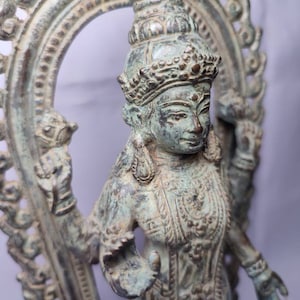 Saraswati met 4 armen staand standbeeld 11"
