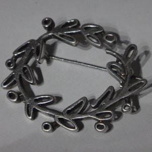 925 Sterling Silver - Vintage  Floral Leaf Vine Wreath Brooch Pin