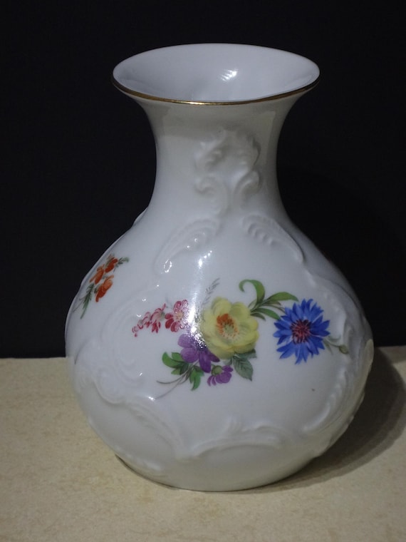 Vintage Royal Porzellan Bavaria Germany Handarbeit Marked Flower Pattern Vase with Gold trim