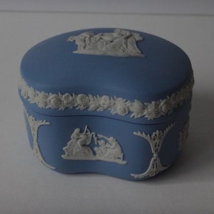Beautiful Wedgwood Jasperware Trinket Box