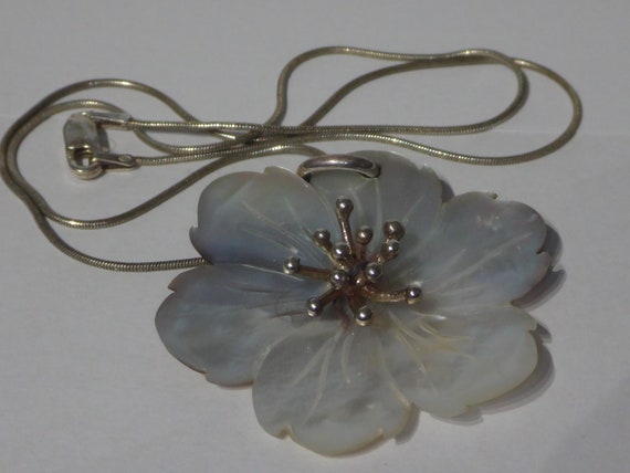 Beautiful Mother of Pearl Shell carved Flower pen… - image 1