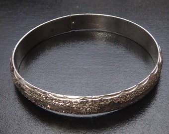 Sterling silver hinged bracelet bangle superb engraved design