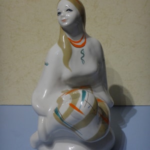 Baranovka Ukrainian Girl Porcelain Figurine  Baranovka Ukraine USSR