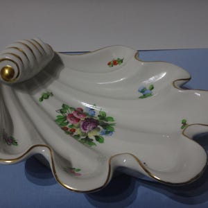 Vintage Herend Hungary Queen Victoria Shell with Hand Painted Florals and Gold Trim 9”