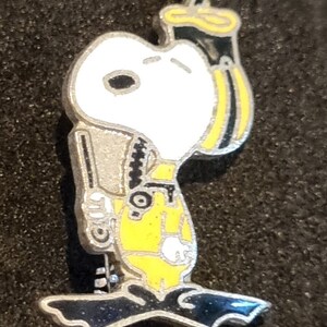 Vintage Scuba Snoopy Enamel Badge Brooch Pin Jewellery NEW