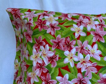 Rode kussensloop met roze en witte plumeria's | Handgemaakt | 100% katoen