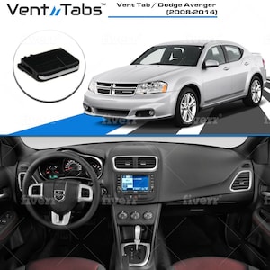 Può includere: Una linguetta di ventilazione in plastica nera per una Dodge Avenger dal 2008 al 2014. La linguetta è progettata per adattarsi alla bocchetta di ventilazione dell'auto e aiuta a mantenere la bocchetta in posizione. La linguetta è mostrata in primo piano ed è anche mostrata installata nel cruscotto dell'auto.
