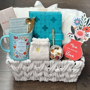 New Mom Gift Basket, Gift for Mother, Cozy Hygge Blanket Gift Box, Mom Gift Box, Mom Gift Ideas, Thinking of You Gift, Thank You Gift