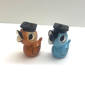 Vintage Kitsch Ceramic Holt Howard Birds Pencil Sharpener and Holder in Graduation Caps