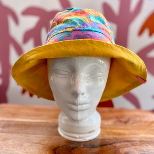 Sombrero de pescador arcoíris