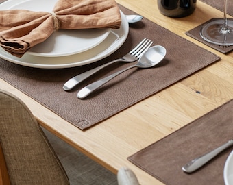 Sets de table rectangulaires en cuir véritable marron rustique • Personnalisés • Imperméables et robustes • Absorbants d'huile • Pour bar et salle à manger • Décoration d'intérieur