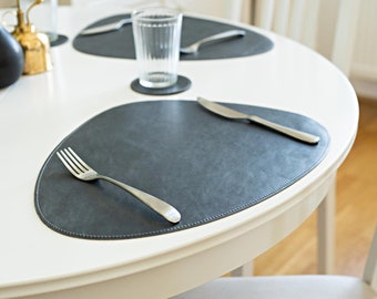 Sets de table triangulaires en cuir véritable • Imperméables, lavables et robustes • Absorbant l'huile • Pour le bar et la salle à manger • Sans plastique