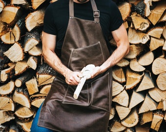 Craftsman Leather Apron • Personalized Gift • for Carpenters Craftsmen and Woodworkers • Lightweight • Robust • Quality Packaging • Brown