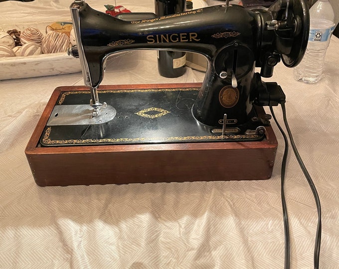 Midcentury Modern 1952 Singer Model 1591 Sewing Machine W/pedal Tested