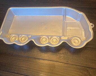 Semi-truck cake pan, big rig cake pan, 1986 Wilton truck, big truck cake tin, construction party, big rig truck, trucker cake, trucker gift