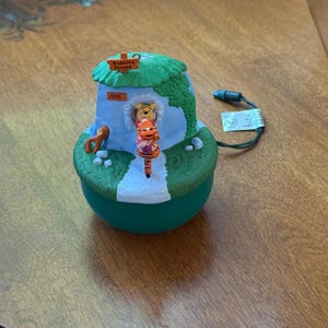 1995 Hallmark Disney Winnie the Pooh & Tigger Ornament - Kaninchenhaus-Leuchtszene
