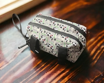 Dog treat bag and training pouch for dog walkers and trainers with dog waste bag dispenser