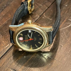 Vintage Ladies Wenger Swiss Military SAK Design Watch Working condition great ladies wrist watch timepiece with new battery installed