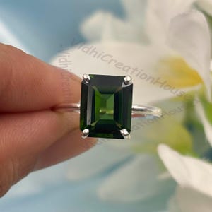 Anillo de turmalina verde hecho a mano: piedra preciosa octagonal de plata de ley